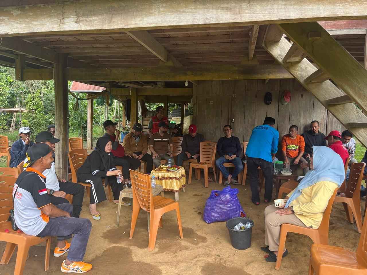 Hujan dan Medan Berat Tak Halangi Pemkab Sidrap Bermalam di Desa