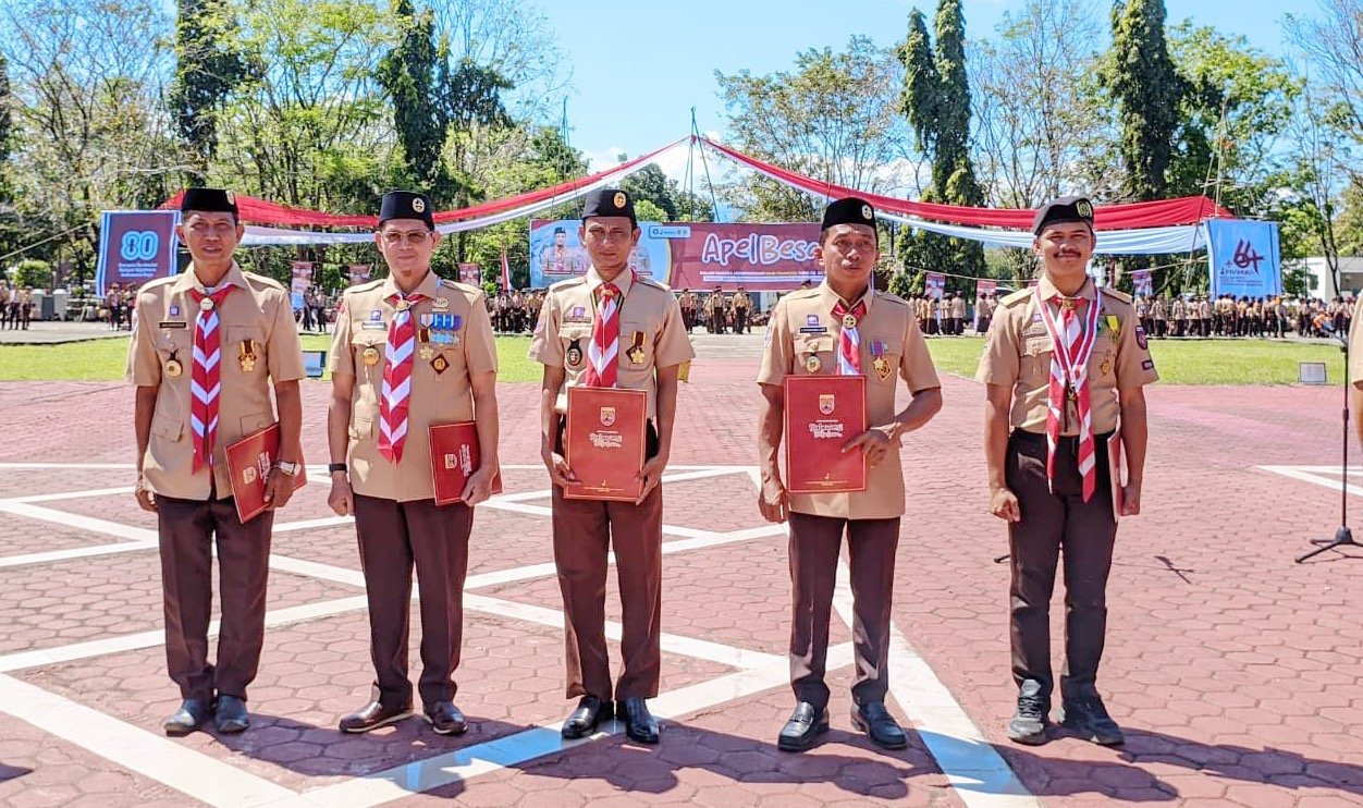 Bupati dan Wabup Sidrap Terima Penghargaan Gerakan Pramuka 2025
