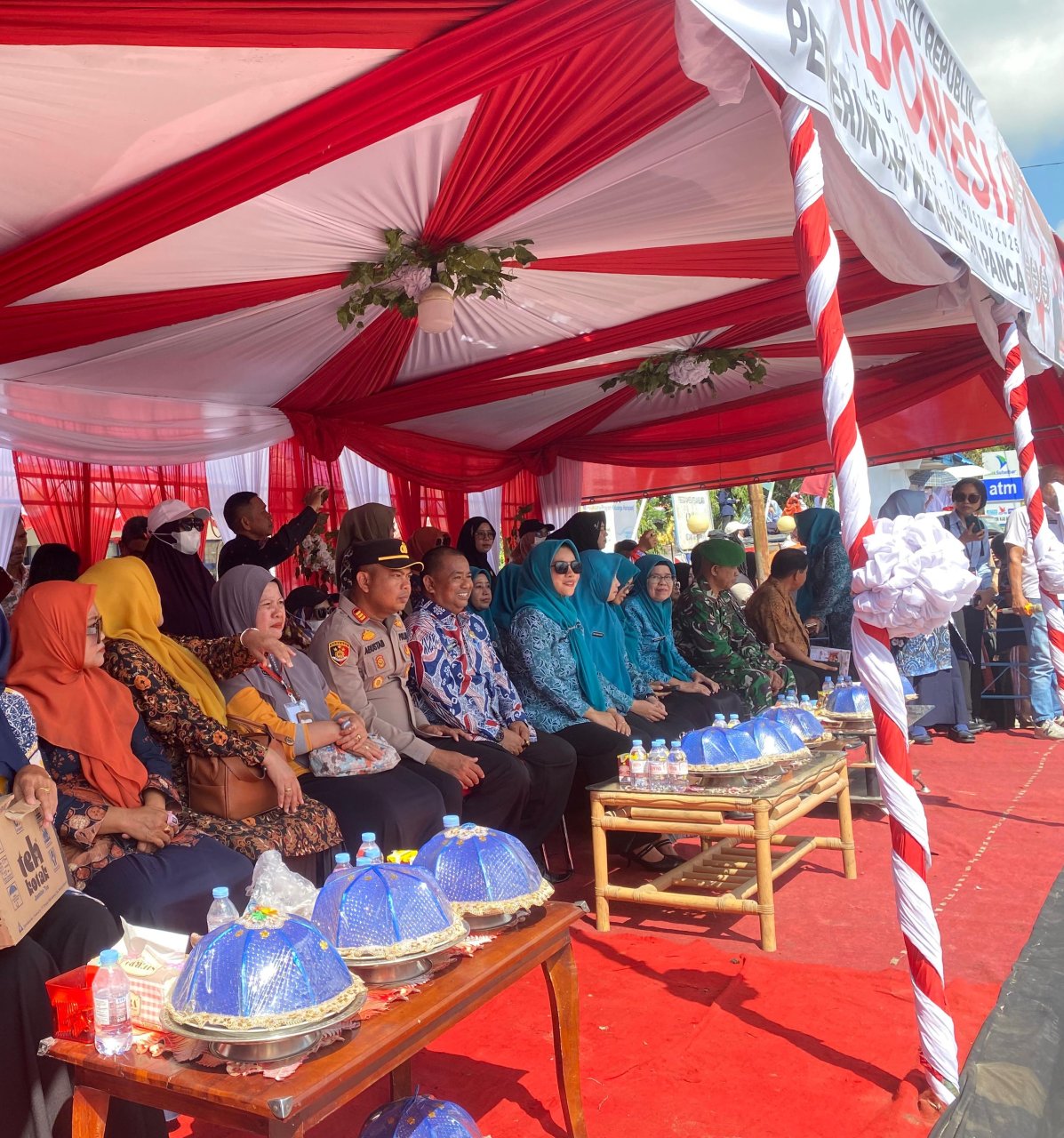 Ketua TP PKK Disambut Hangat di Lomba Gerak Jalan Panca Rijang