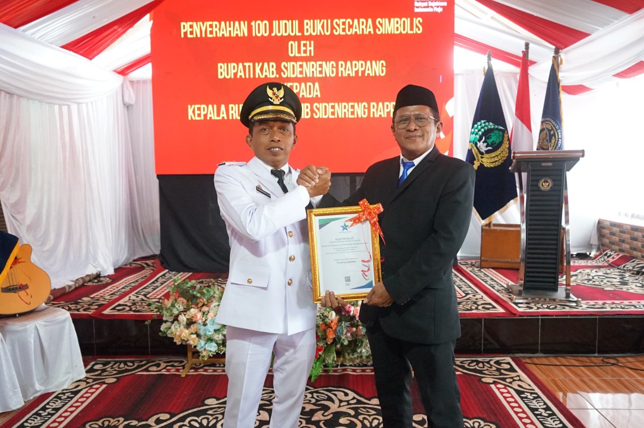 Jadi Sarana Belajar, Warga Binaan Sidrap Terima Buku Bacaan