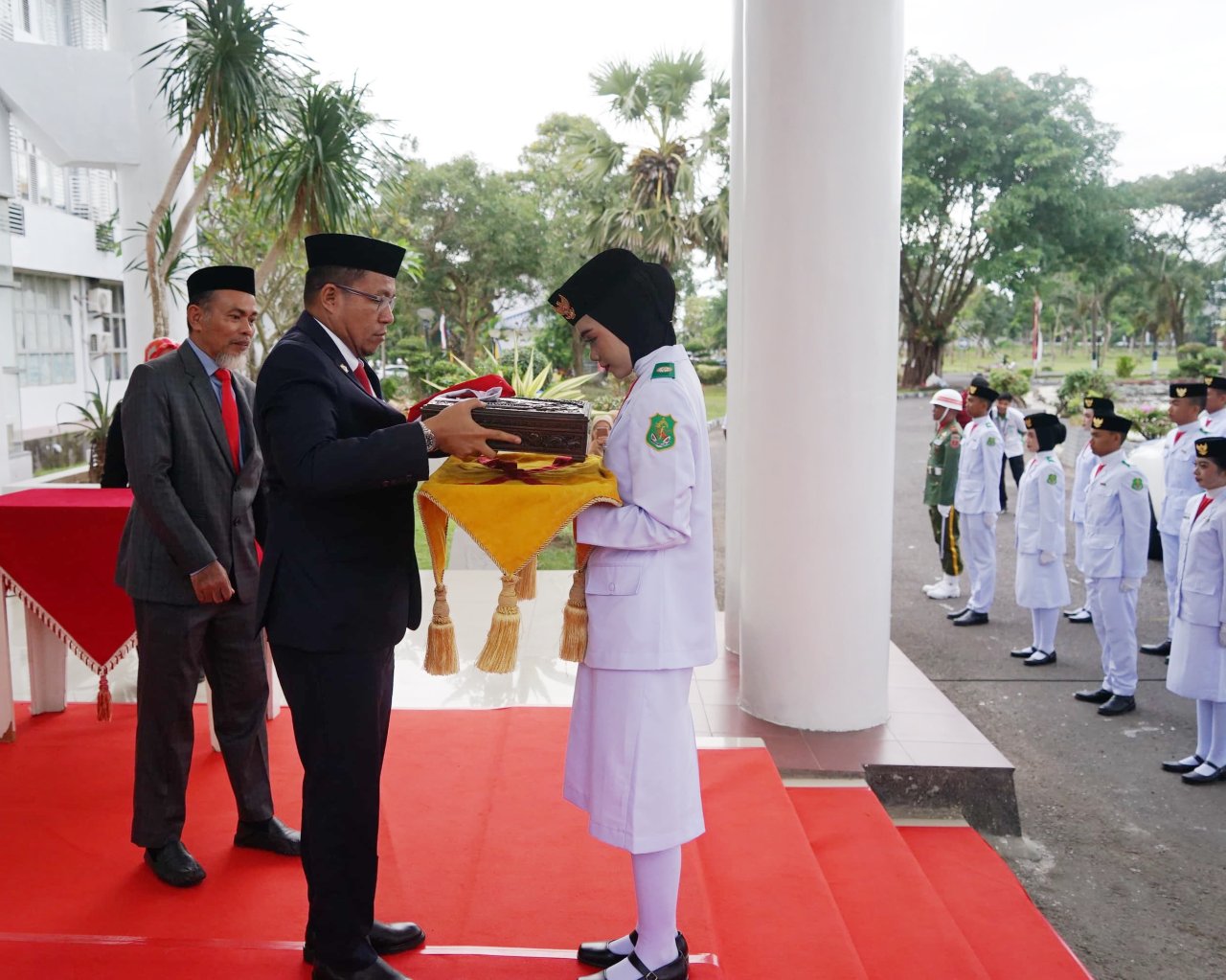 Diterima Sekda, Paskibraka Sidrap Serahkan Bendera Merah Putih Usai Tunaikan Tugas