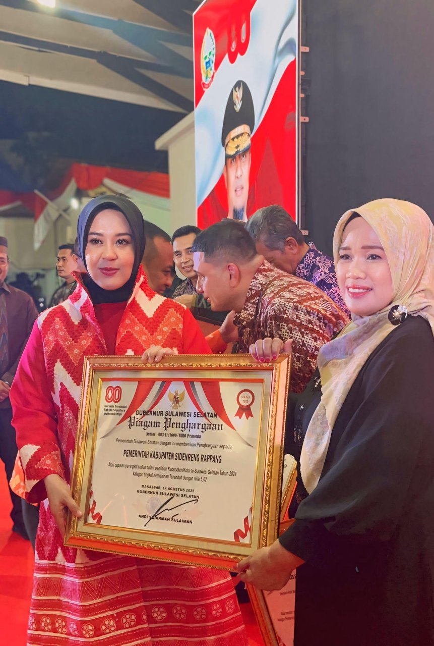 Hari Kemerdekaan, Pemkab Sidrap Terima Penghargaan dari Pemprov Sulsel