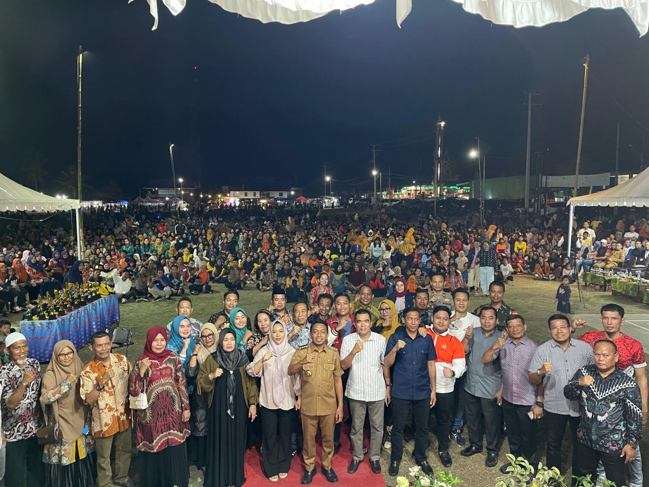 Tutup Pentas Seni di Tellu Limpoe, Bupati dan Wabup Sidrap Larut dalam Kebersamaan Warga