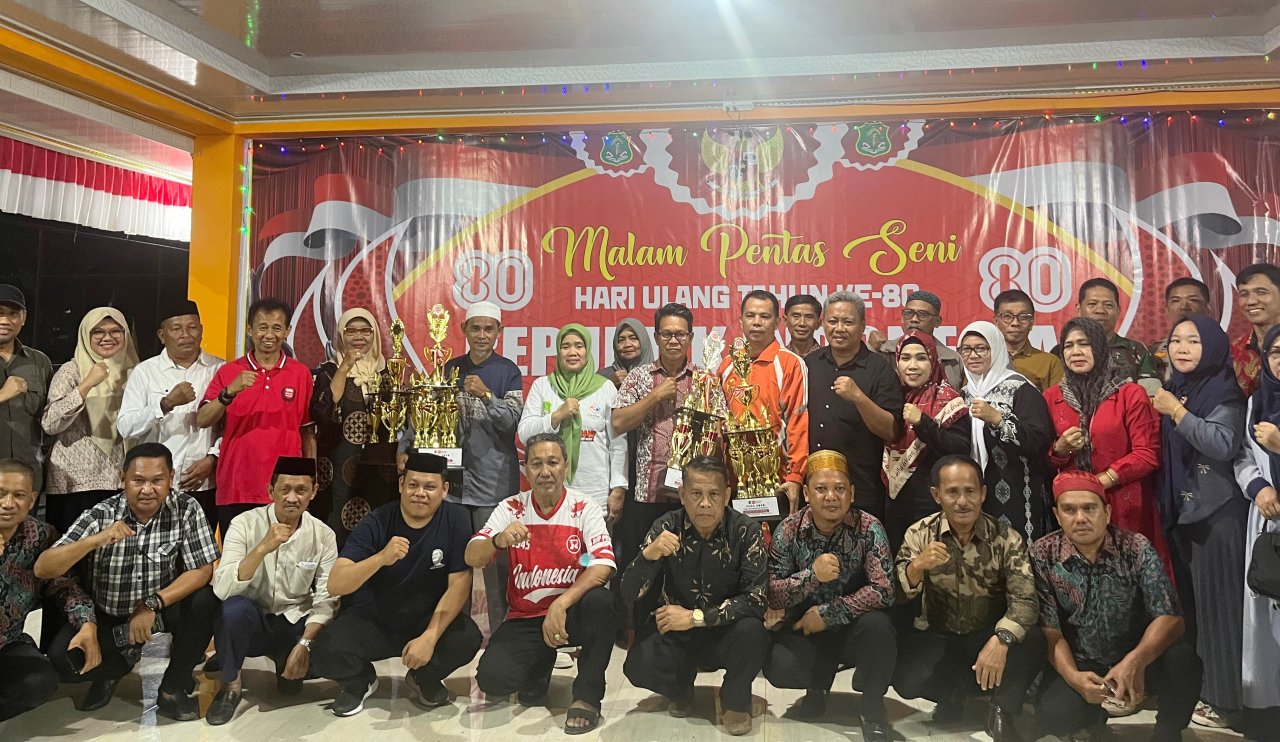 Wabup Sidrap Tutup Pentas Seni HUT ke-80 RI di Pitu Riawa
