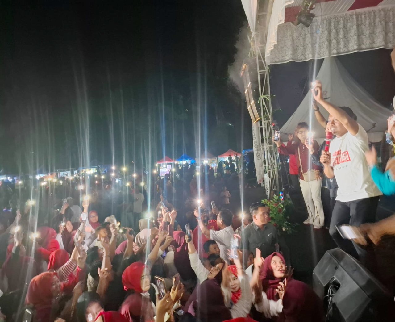 Ribuan Warga Memadati Penutupan Malam Kesenian HUT ke-80 RI di Baranti