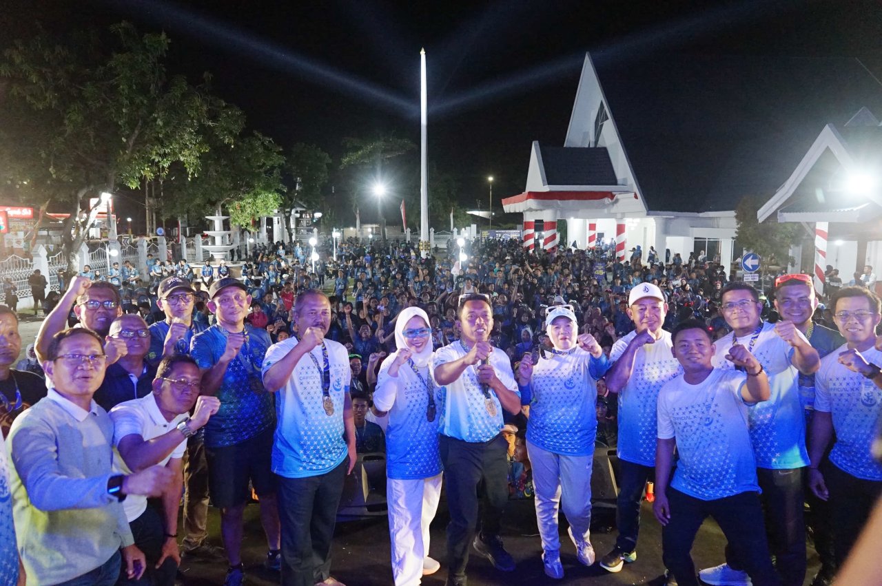 Suasana Penuh Semangat Warnai KNPI Night Run di Sidrap