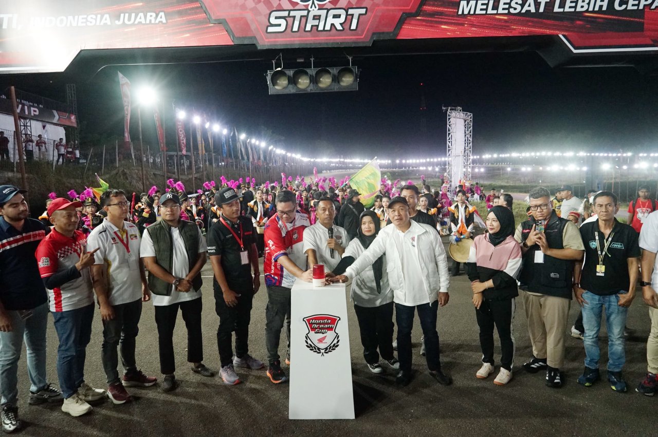 Bupati Syaharuddin Buka Race Night Honda Dream Cup 2025 di Sirkuit Puncak Mario