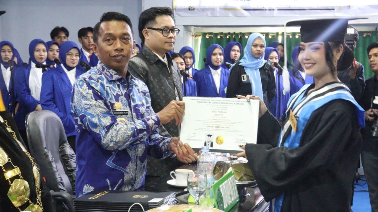 Universitas Ichsan Sidrap Luluskan 97 Sarjana, Bupati Syaharuddin Sampaikan Apresiasi