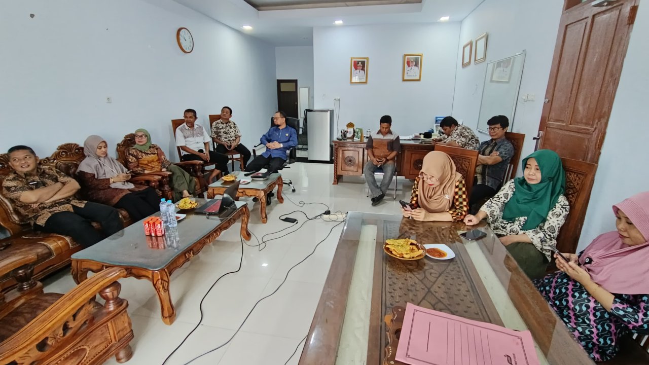 Jajaran Dinas Kominfo Sidrap Ikuti Webinar Askompsi Bahas Strategi Menuju Pemerintah Digital