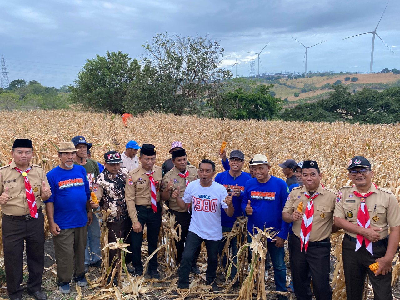 Syaharuddin Alrif Dampingi Petani Panen Perdana Jagung