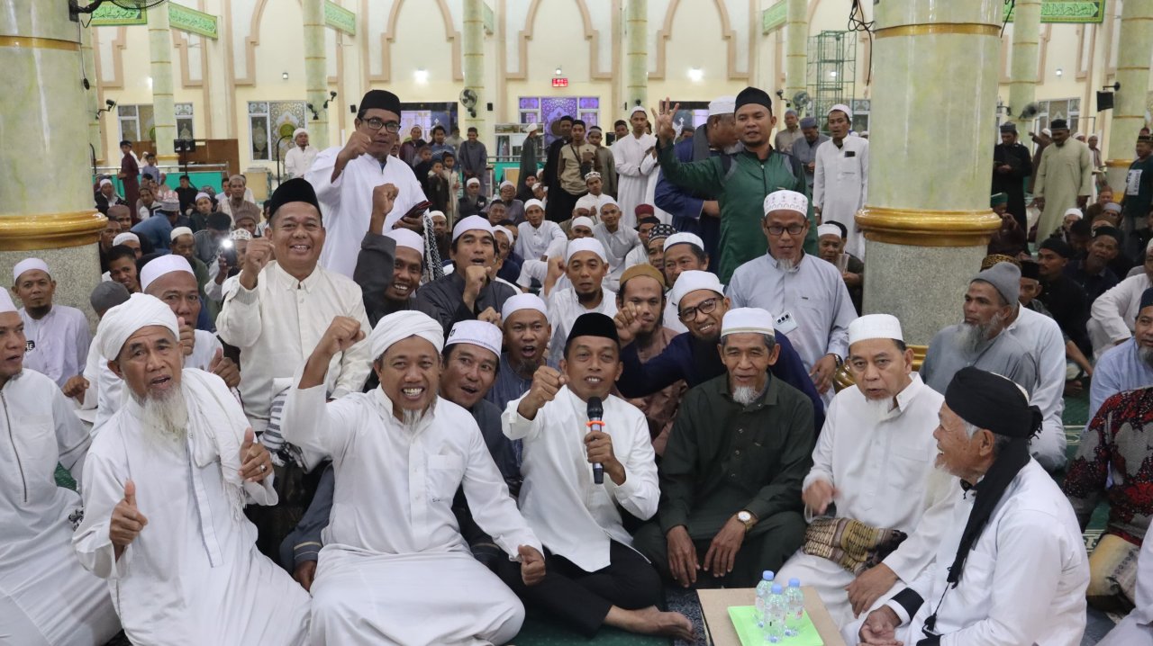 Bupati dan Wabup Sidrap Membaur dengan Jamaah Zikir di Masjid Raya Rappang