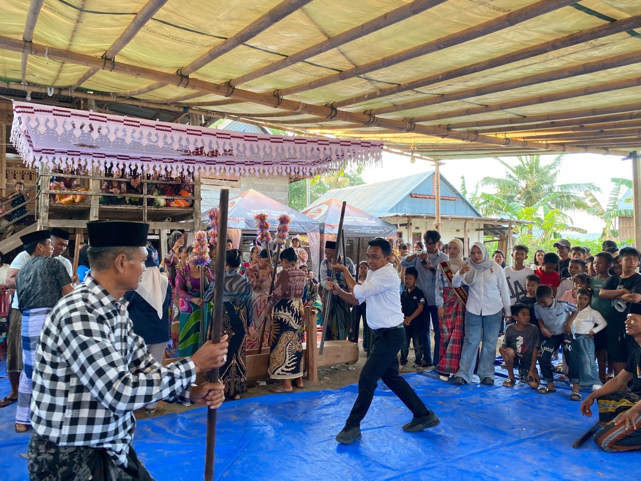 Warga Buae Gelar Tradisi Mappadendang, Ajang Syukur dan Evaluasi Pertanian