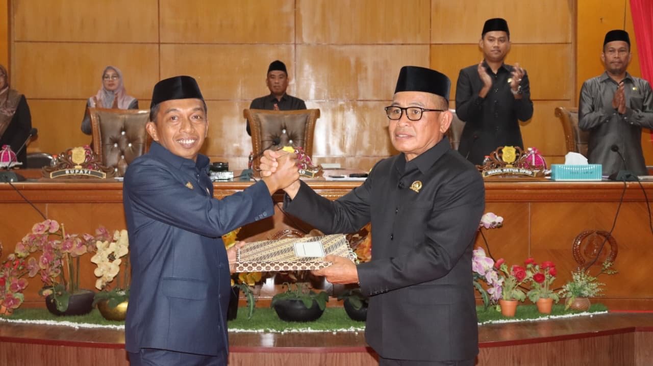 Bupati Sidrap Hadiri Rapat Paripurna Penetapan Dua Ranperda Inisiatif DPRD