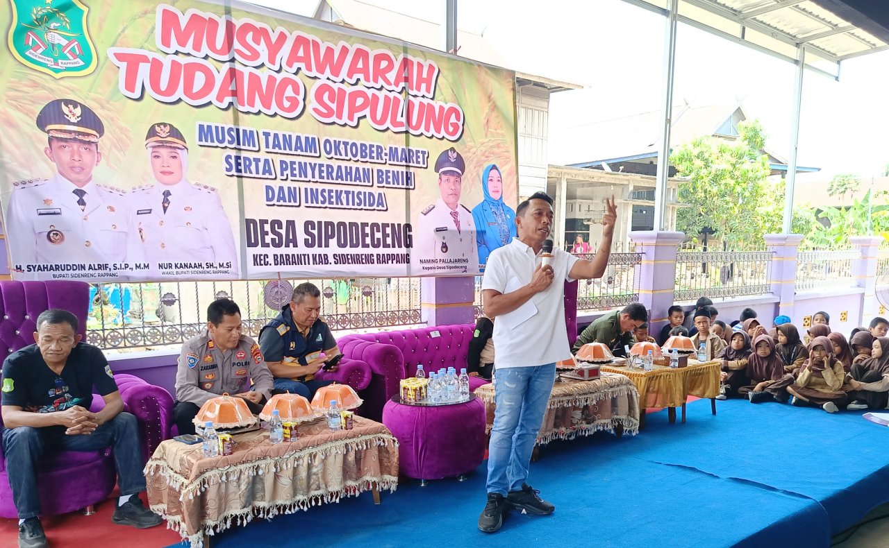 Bupati Syaharuddin Bersama Warga Nikmati Suasana Kekeluargaan di Pesta Panen Sipodeceng