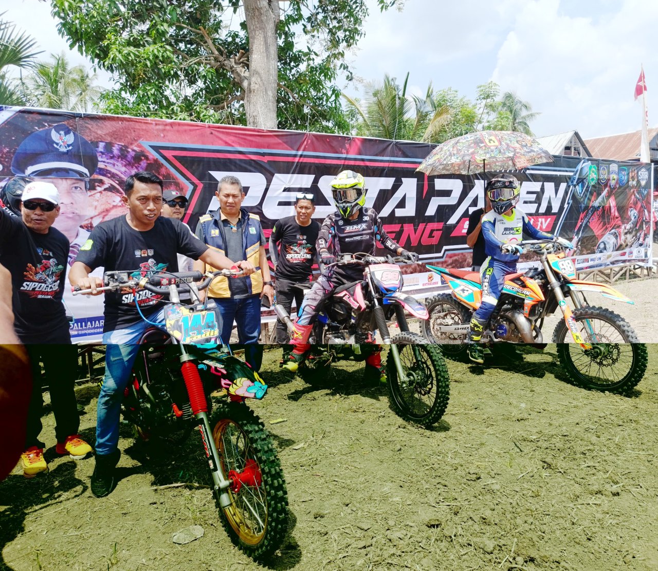Disaksikan Bupati, Balap Motor Tassi Jadi Daya Tarik Pesta Panen Sipodeceng