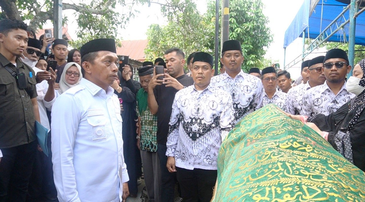 Bupati Sidrap Lepas Jenazah Ketua PGRI Panca Rijang, Dr. Rustam Efendy Rasyid