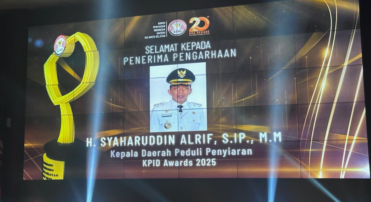 Bupati Syaharuddin Alrif Raih Penghargaan Bupati Peduli Penyiaran  KPID Award 2025