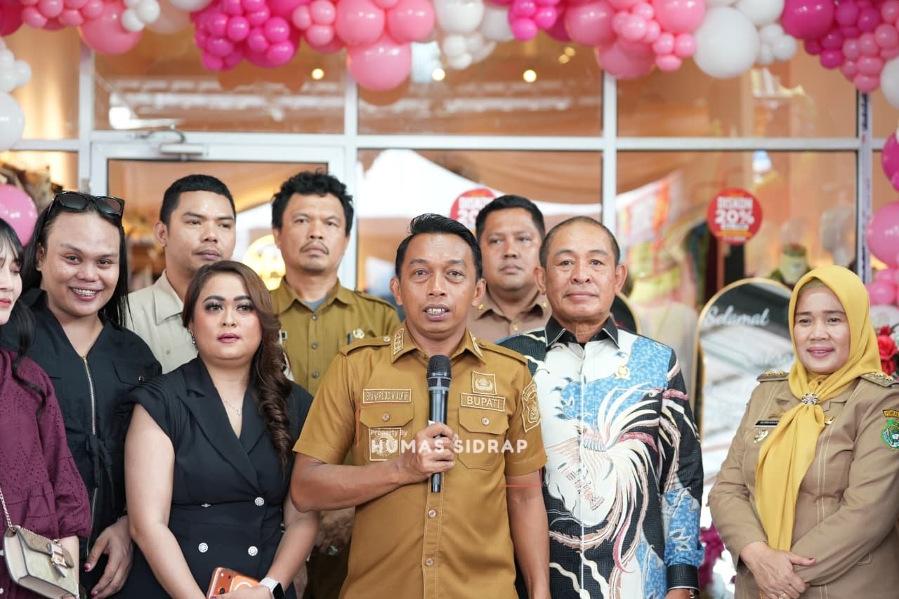 Bupati Syaharuddin Dorong Warga Berbelanja di Kampung Sendiri