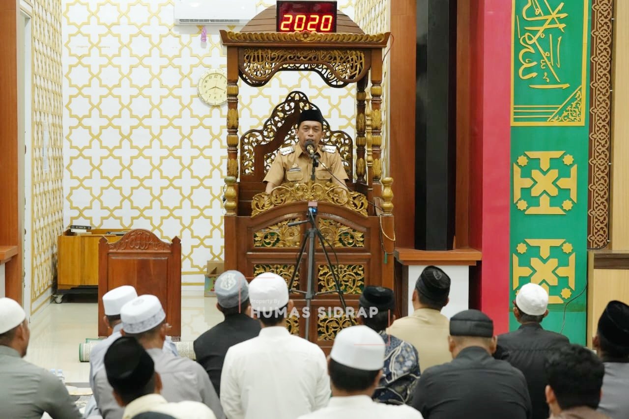 Bupati Paparkan Keberhasilan Ekonomi Sidrap saat Tarawih Berjamaah di Tanru Tedong