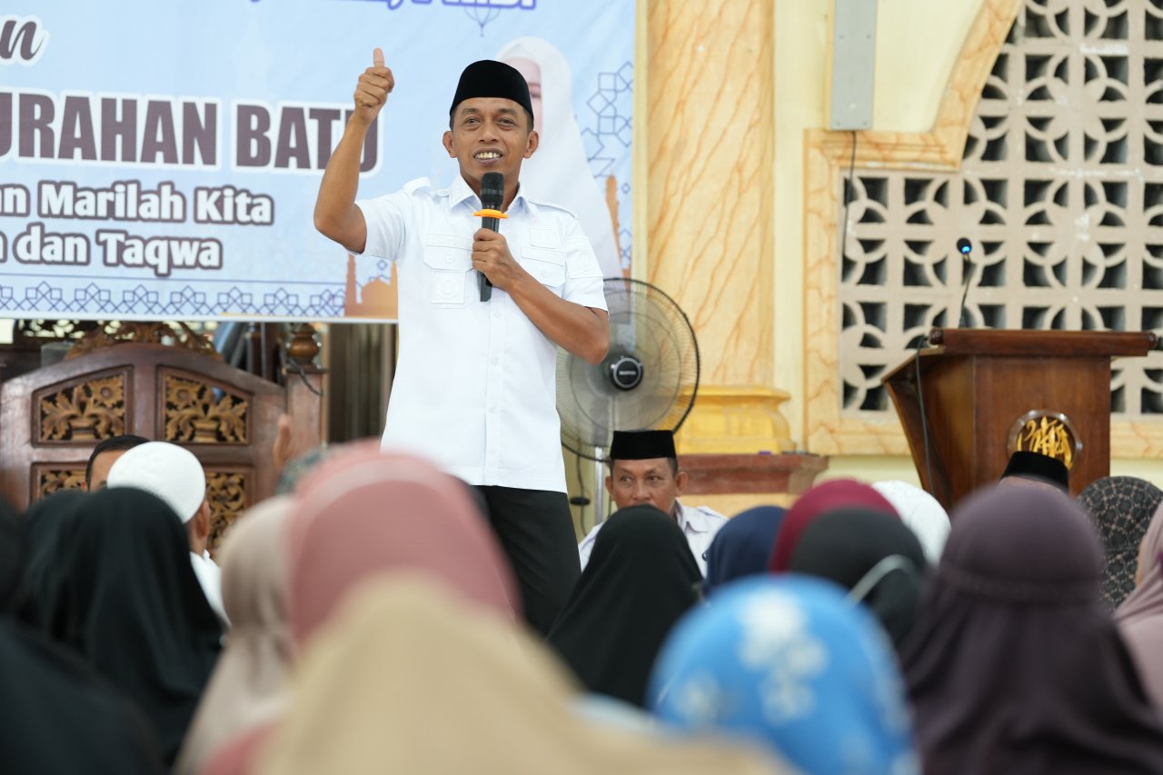 Bupati Sidrap Silaturahmi di Kelurahan Batu, Salurkan Zakat dan Sedekah untuk Warga