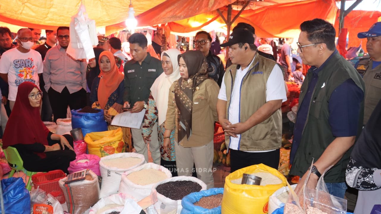 Jaga Daya Beli Jelang Idulfitri, Pemkab Sidrap Bersama Badan Pangan Nasional Turun Pantau Pasar