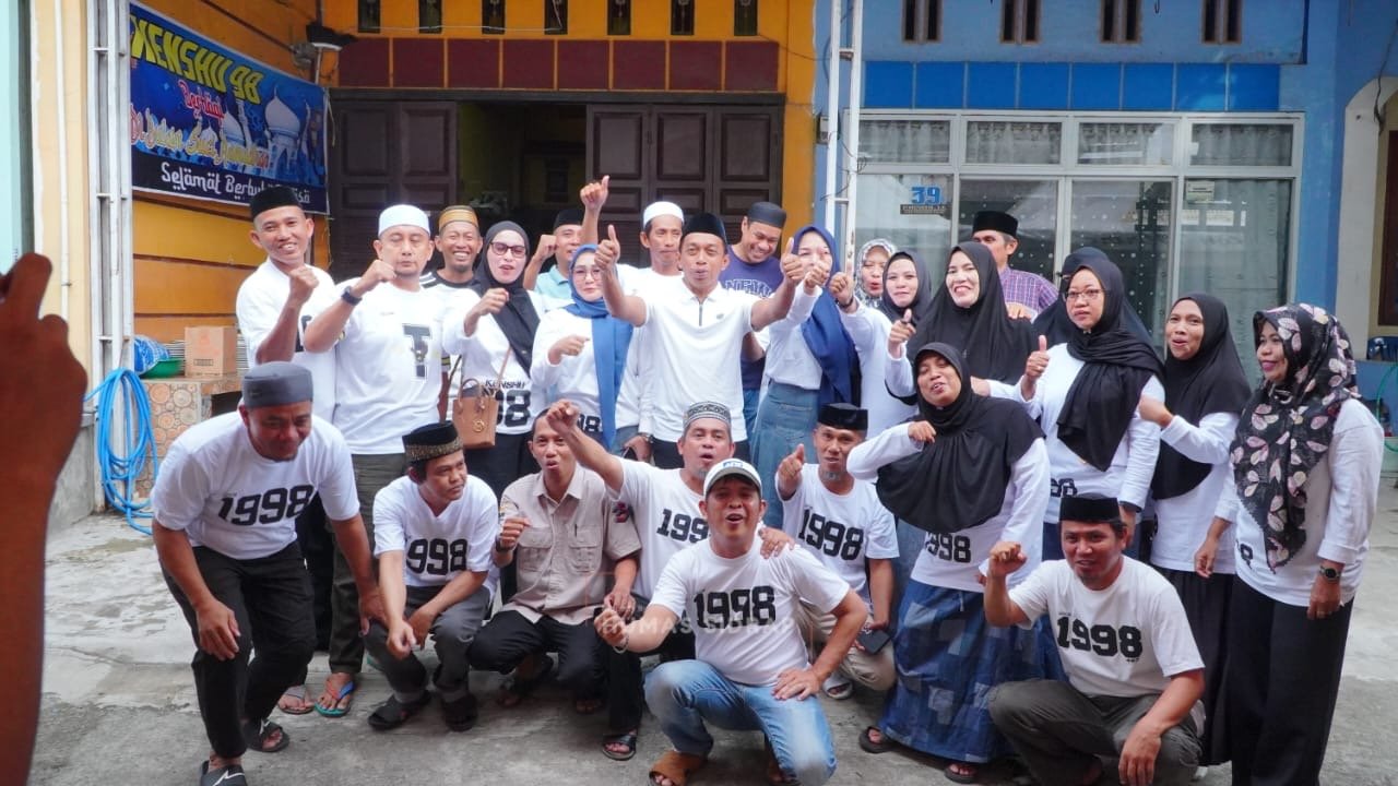 Sisi Humanis Bupati Sidrap, Berbagi Takjil Bersama Teman Sekolah