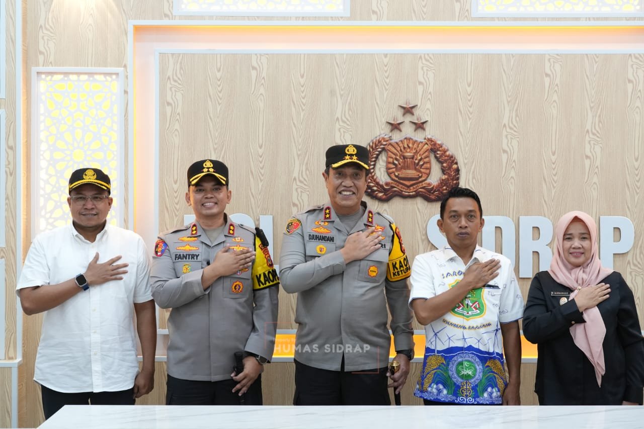 Didampingi Bupati Syaharuddin, Kapolda Sulsel Pastikan Arus Mudik di Sidrap Aman