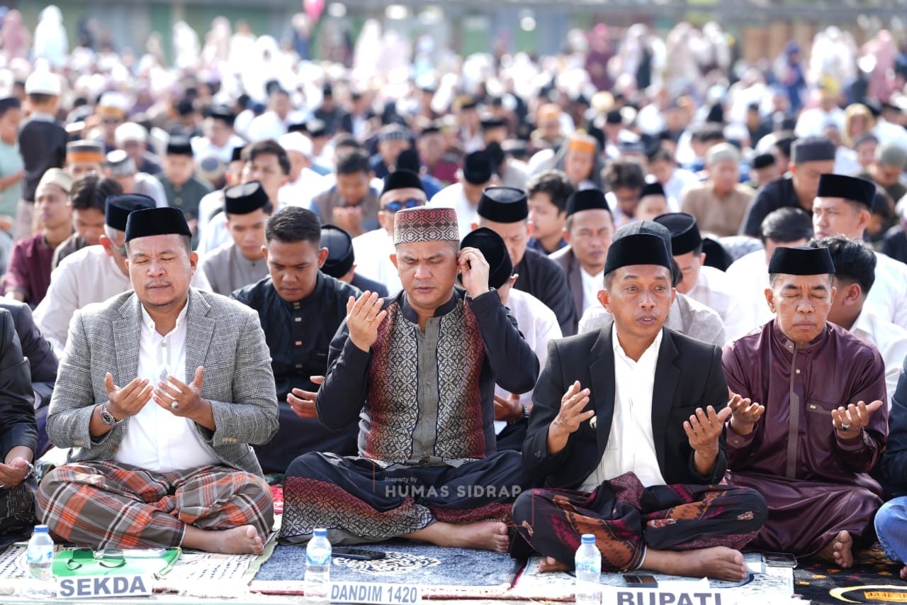 Kebersamaan Menguat, Stadion Ganggawa Kembali Jadi Pusat Salat Idulfitri Tingkat Kabupaten Sidrap