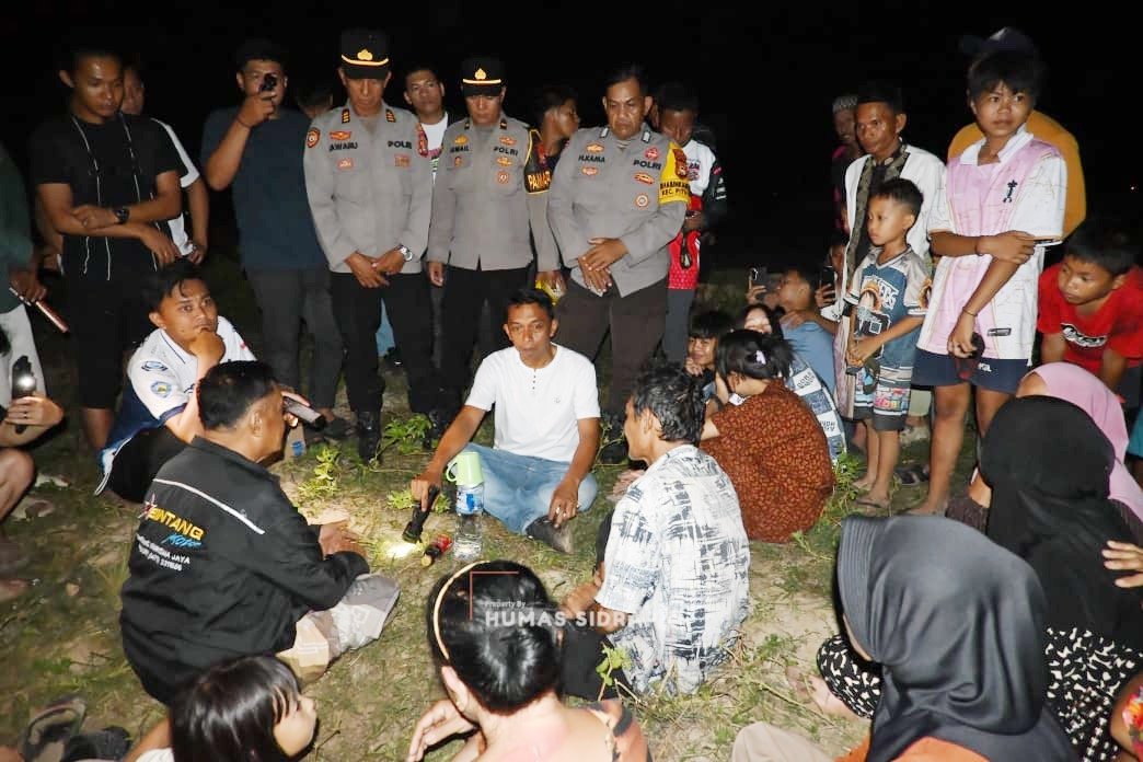 Kandang Ayam di Lasiwala Terbakar, Bupati Sidrap Langsung Datangi Lokasi