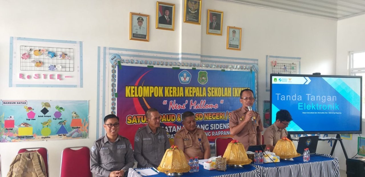 Percepat SPBE, Dinas Kominfo Sidrap Aktivasi TTE Kepala SD di Watang Sidenreng