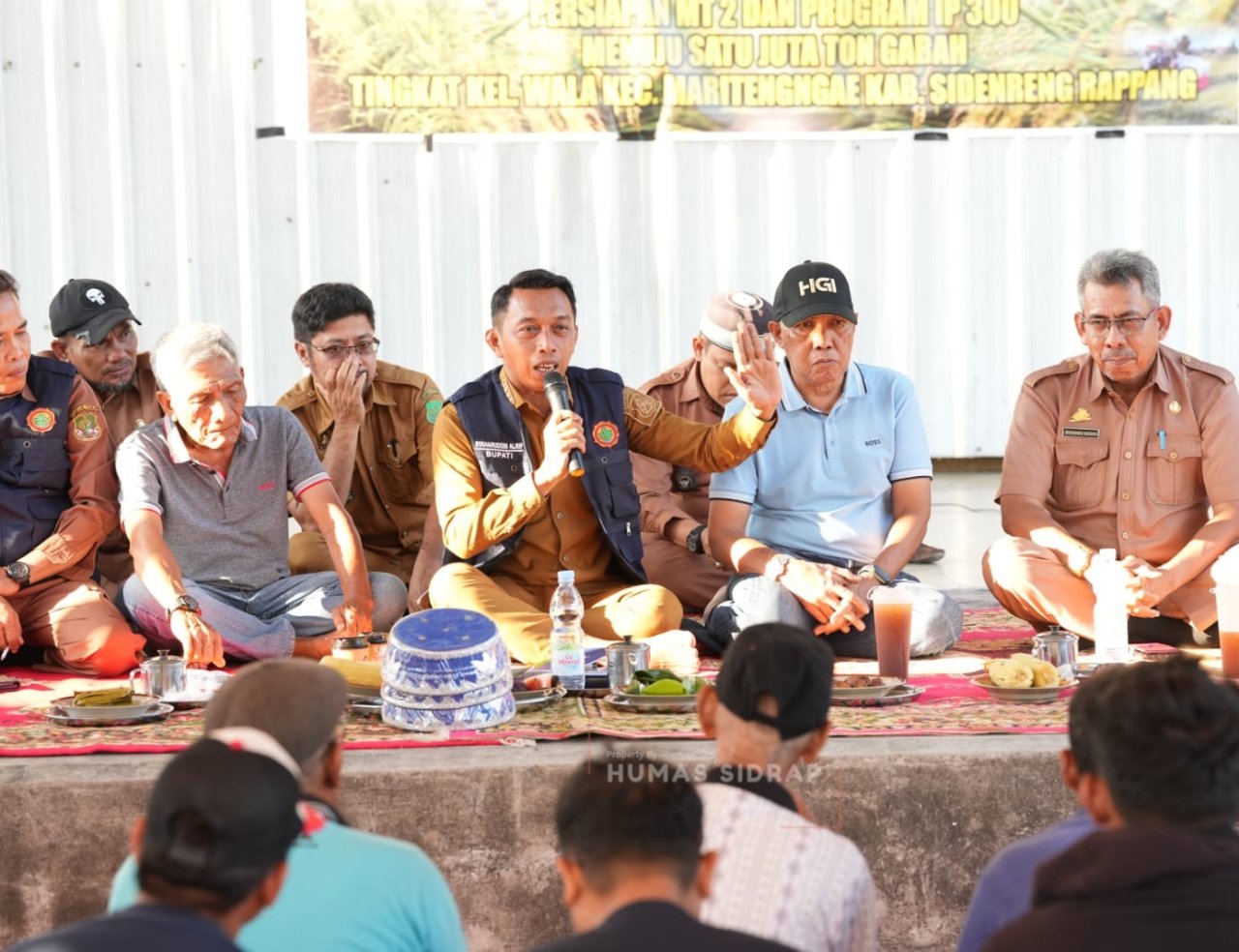 Sinergi dalam Tradisi, Bupati Sidrap Tudang Sipulung dengan Petani di Kelurahan Wala