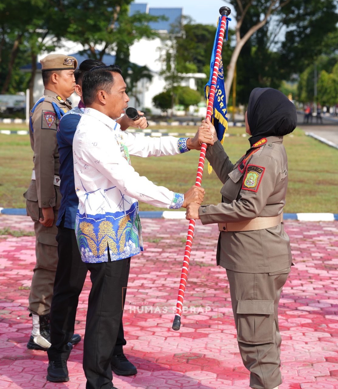 Bupati Sidrap Lepas Kontingen HUT Satpol PP, Tekankan Karakter yang Disegani dan Disenangi