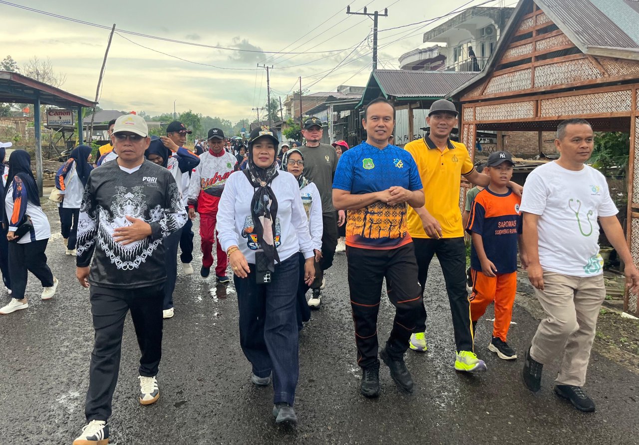 Gerak Jalan Santai di Pitu Riase, Perkokoh Kolaborasi Demi Kemajuan Pendidikan