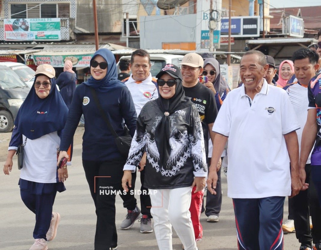 Peringati Hardiknas, Jalan Santai di Tellu Limpoe Berlangsung Semarak