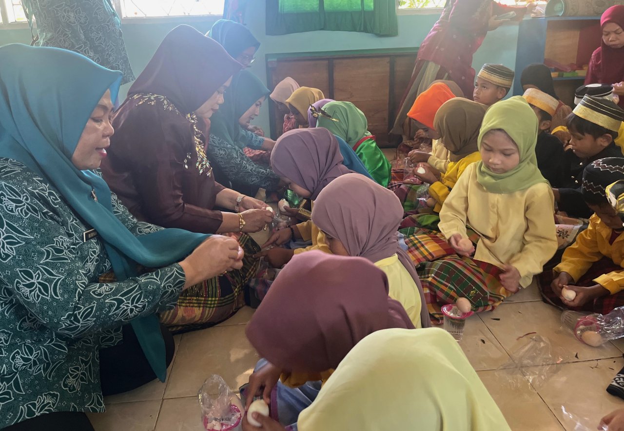 Langkah Nyata Pemkab Sidrap Cegah Stunting: Bagikan Telur untuk Anak PAUD