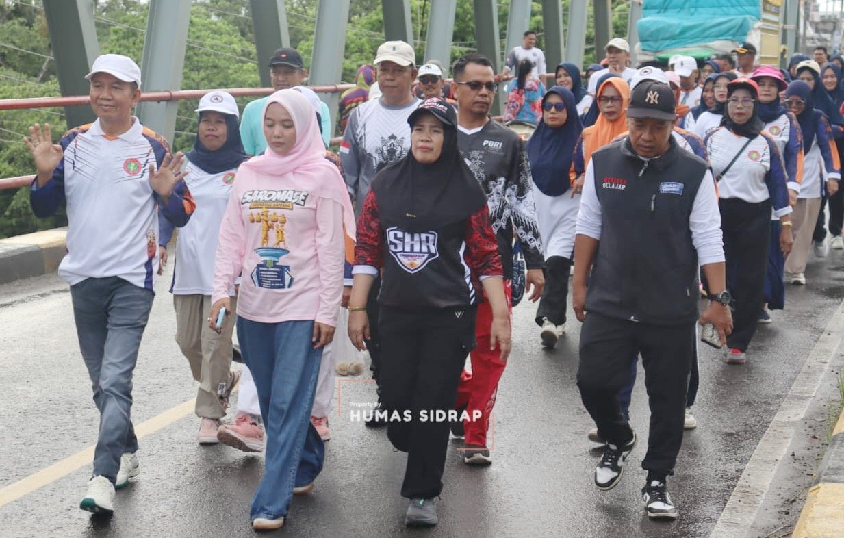 Ratusan Guru di Dua Pitue Meriahkan Jalan Santai dan Senam Saromase