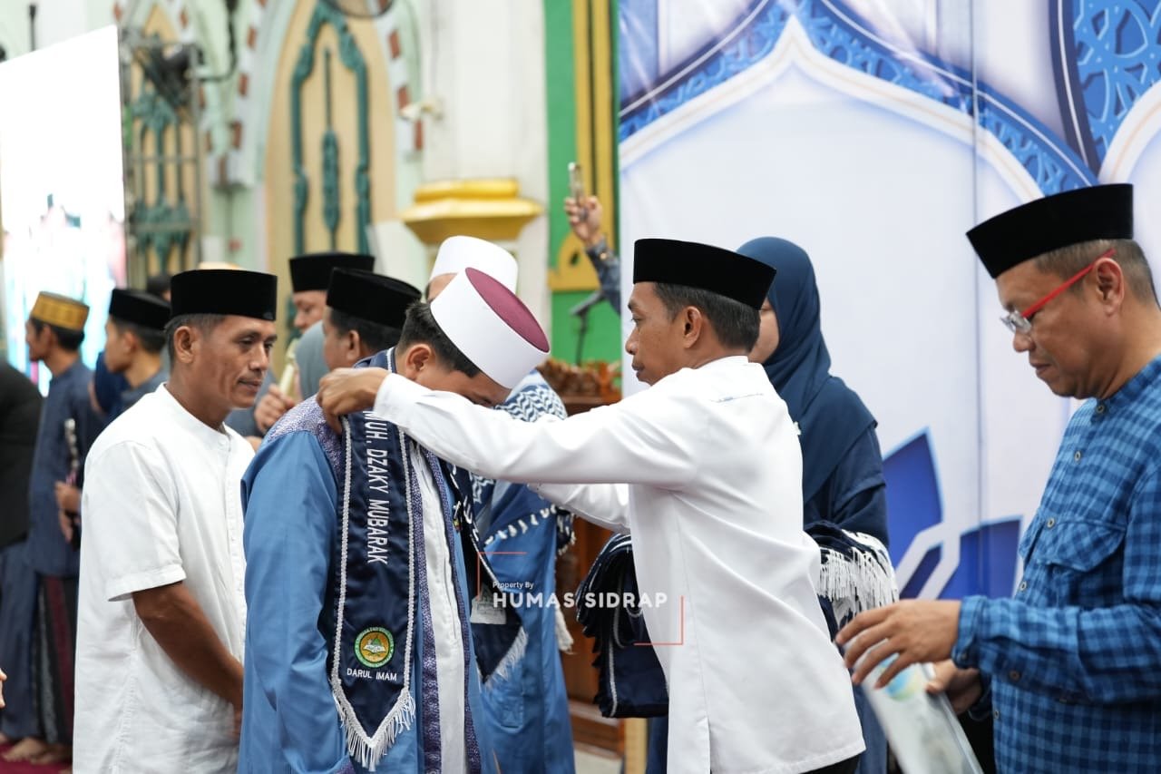 46 Santri Tahfidz 30 Juz Resmi Diwisuda, Bupati Syaharuddin Soroti Peran Orang Tua