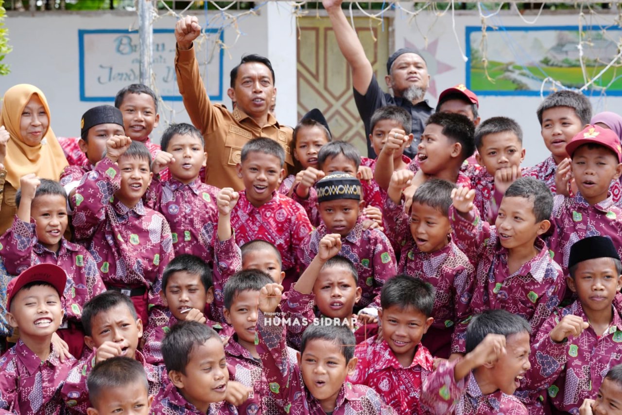 Momentum Keakraban Bupati Sidrap dengan Siswa SDN 1 Rijang Panua