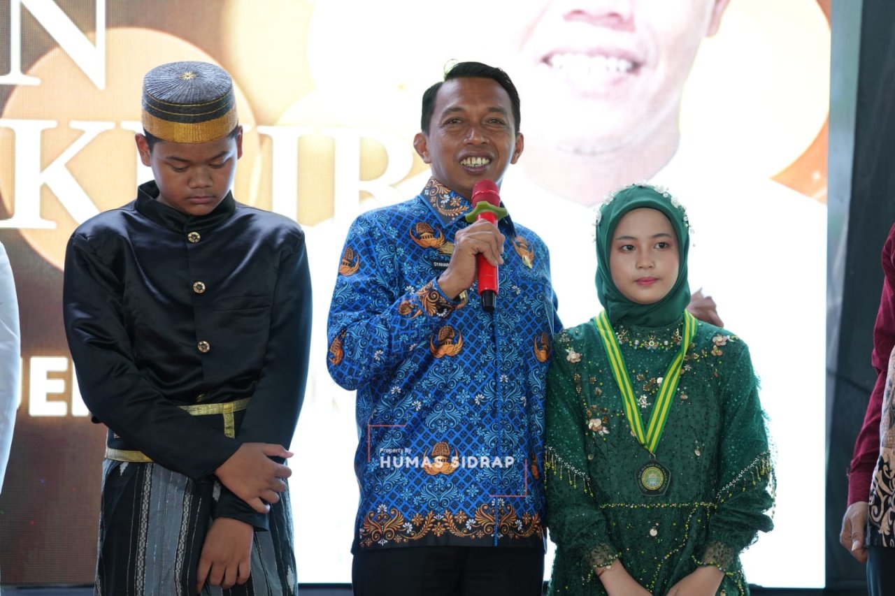 Hadiri Penamatan Santri Ma‘had DDI, Syaharuddin Alrif Tegaskan Pendidikan Jadi Kunci Kemajuan Sidrap