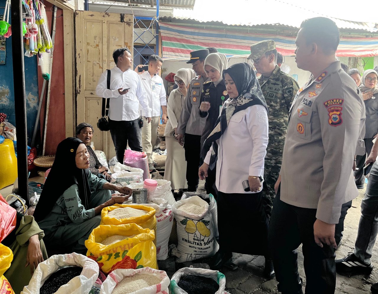 Pastikan Stok Aman Jelang Iduladha, Pemkab dan Forkopimda Sidrap Sisir Pasar Sentral Pangkajene