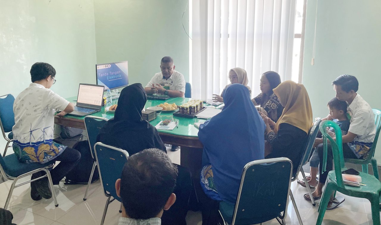 Diskominfo Sidrap Asistensi Penerbitan TTE bagi Jajaran Disnakkan