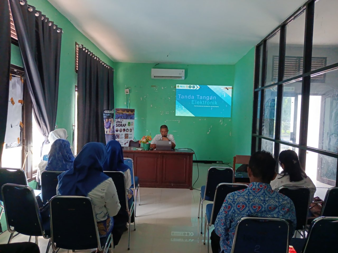 Diskominfo Berikan Pendampingan Teknis Penerbitan TTE untuk ASN Dinas Pengendalian Penduduk dan KB