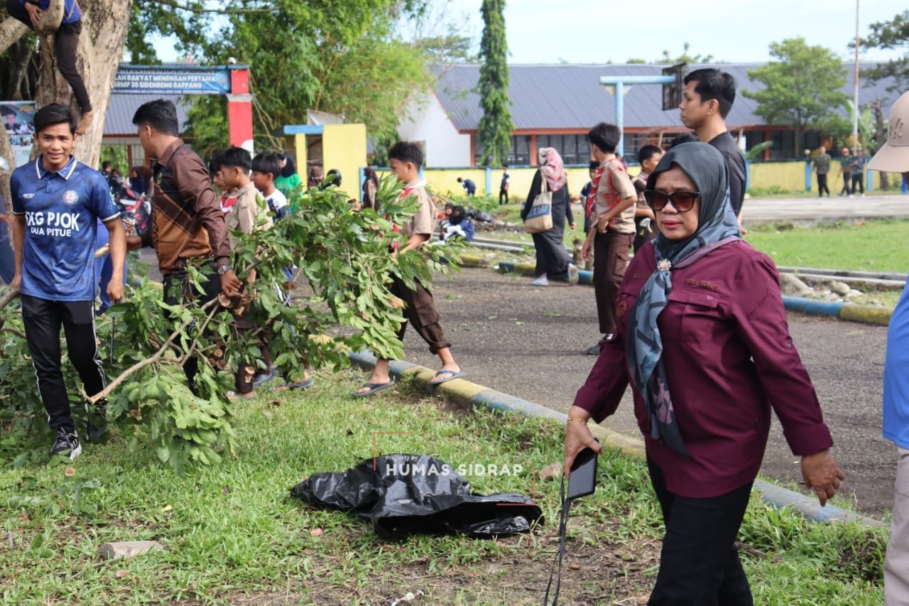 Nurkanaah Pimpin Kerja Bakti Massal, Stadion Ganggawa Bersiap Tambah Fasilitas Olahraga