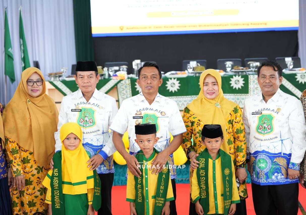 Penuh Keceriaan, Bupati dan Wabup Sidrap Dampingi Prosesi Kelulusan TK Aisyiyah Bustanul Athfal