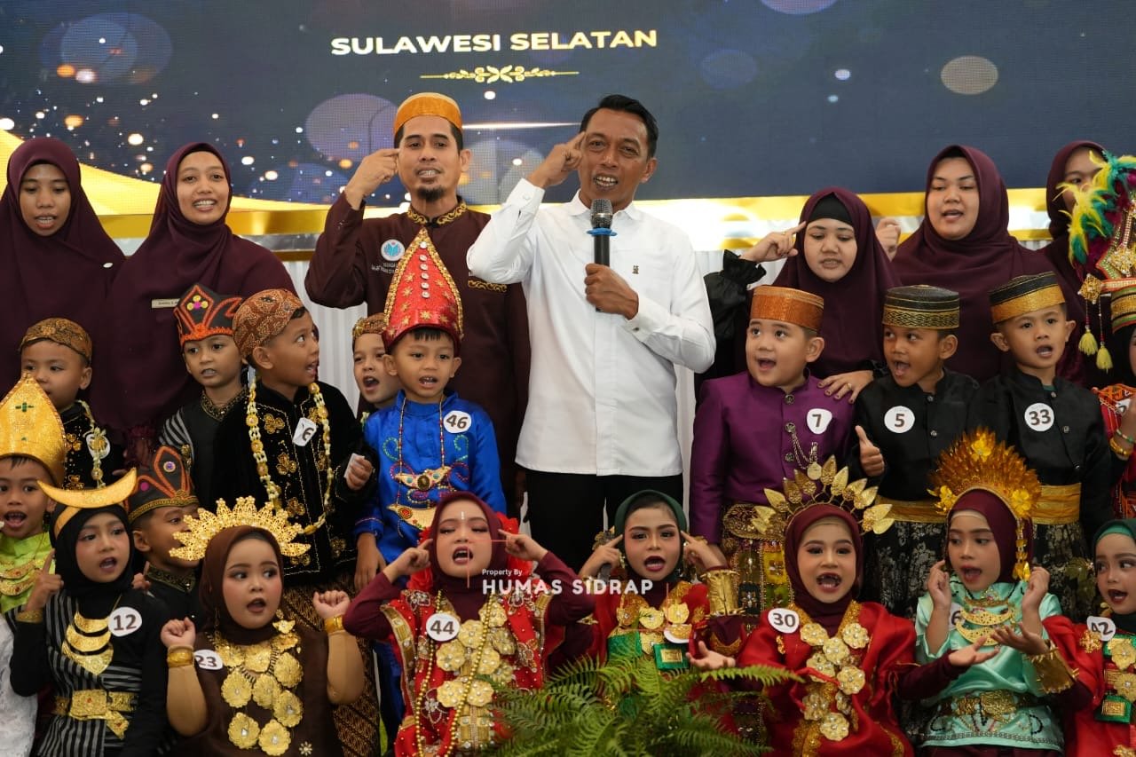 TKIT Nurul Uswah Tandutedong Lepas 51 Anak Didik, Bupati Minta Anak Sidrap Berani Berkompetisi