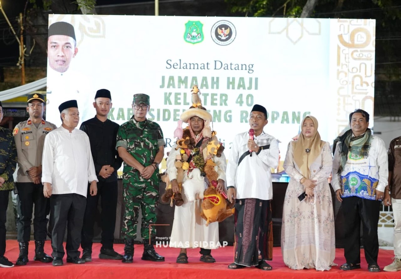 Jemaah Haji Sidrap Kloter 40 Tiba di Kampung Halaman, Disambut Haru di Rujab Bupati