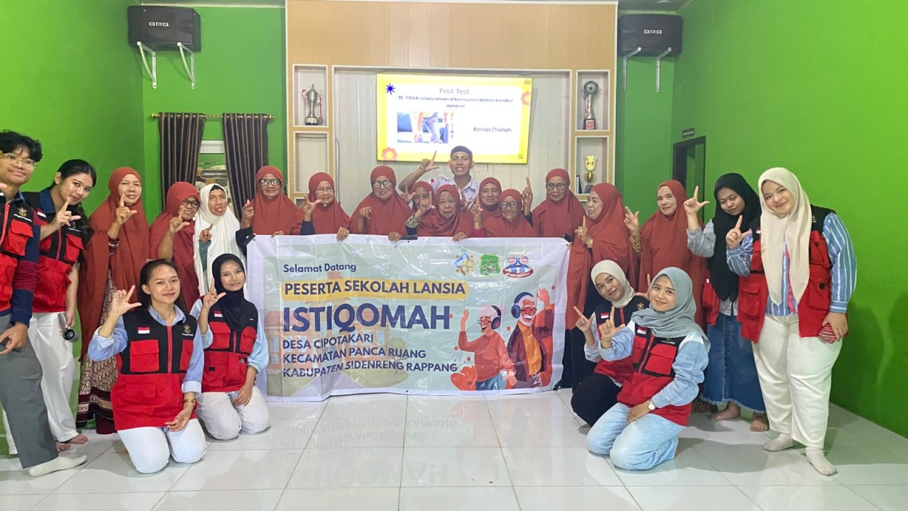 Mahasiswa KKN-PK Unhas Ajak Lansia Cipotakari Latihan Cegah Risiko Jatuh