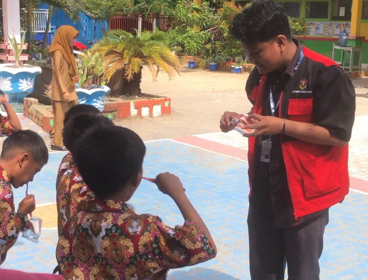 Tidak Asal Sikat, Mahasiswa KKN-PK Unhas Kenalkan Teknik yang Tepat ke Murid SD