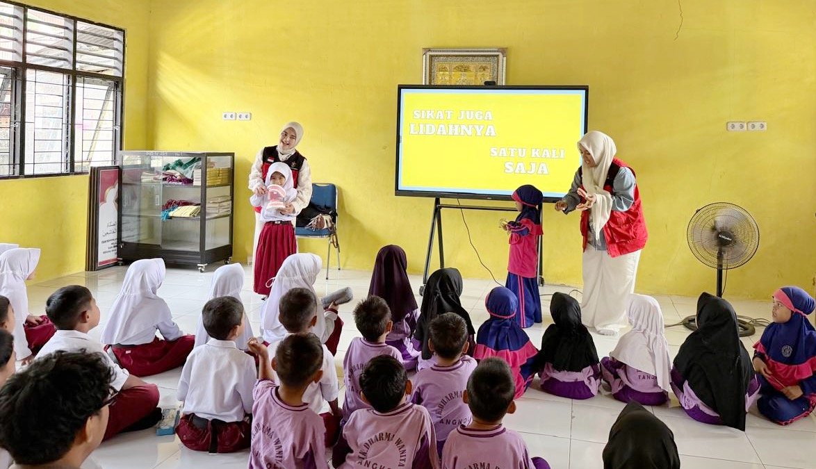 Simak Cara Seru Mahasiswa KKN Unhas Edukasi Kesehatan Gigi Anak SD di Manisa