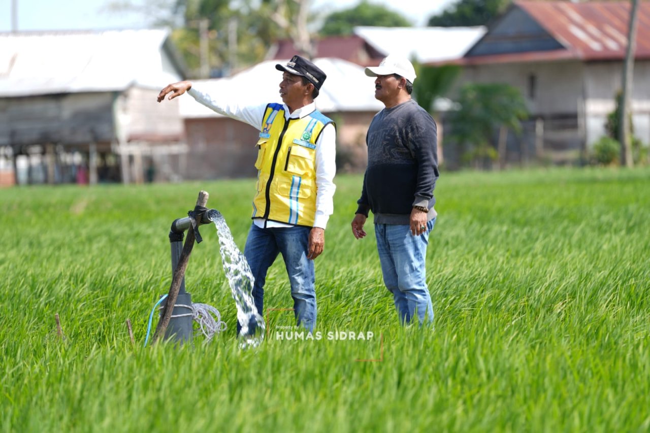 Pagi hingga Malam, Bupati Sidrap Susuri Saluran Irigasi di Kecamatan Kulo